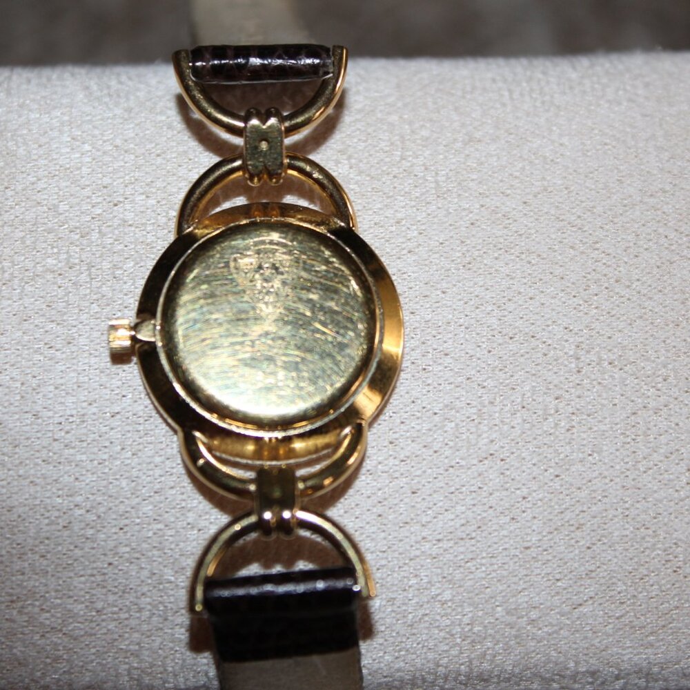Women's Gucci Watch 6000L In great Shape - Picture 9 of 16